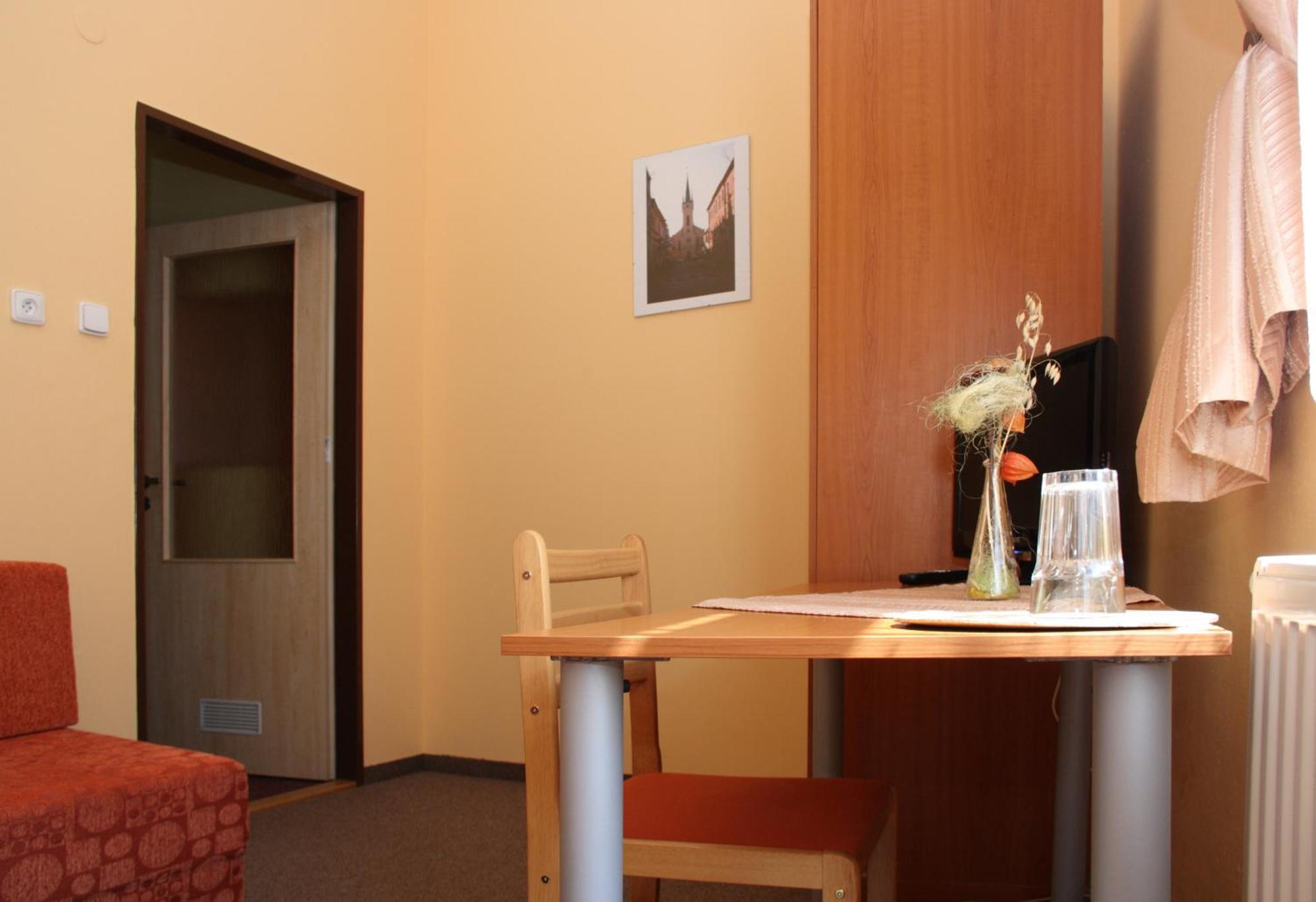 Penzion Česká Koruna Cáslav Exterior foto
